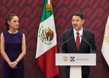 El jefe de Gobierno, Martí Batres, y su secretario de Desarrollo Económico, Fadlala Akabani pretendieron presentar como un gran logro lo que ni siquiera demostraron con estadísticas históricas: “…Tenemos la tasa de desempleo (4.1) más baja en la historia de la Ciudad de México”, dijo el pasado miércoles al presentar los resultados económicos 2023”. FOTO: Archivo GCDMX