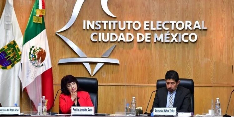 De cara a las próximas elecciones del 2 de junio, el Instituto Electoral de la Ciudad de México (IECM) emitió los lineamientos de conducta para los funcionarios del Gobierno Central y de las Alcaldías, a fin de que respeten la Ley y actúen con imparcialidad en las campañas y la elección. Foto: IECM