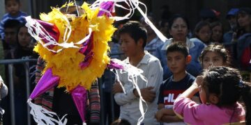 El jefe de Gobierno de la Ciudad de México, Martí Batres, dio a conocer las actividades a cargo de las secretarías de Cultura y Desarrollo Económico con motivo del Día de Reyes en la capital del país, principalmente en el Zócalo. Habrá desde rosca hasta lechitas para los niños. FOTO: GCDMX