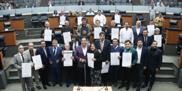 Reconocen en el Senado de la República a 'Leyendas de la Marimba Chiapaneca'. FOTO: Senado