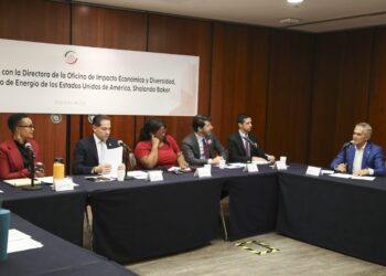 El presidente de la Comisión de Medio Ambiente, Recursos Naturales y Cambio Climático, Raúl Bolaños-Cacho Cué, se pronunció porque los procesos electorales de México y Estados Unidos “no echen atrás” lo que se ha avanzado en temas de cambio climático y de energías renovables, particularmente en nuestro vecino del norte. FOTO: Senado