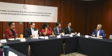 El presidente de la Comisión de Medio Ambiente, Recursos Naturales y Cambio Climático, Raúl Bolaños-Cacho Cué, se pronunció porque los procesos electorales de México y Estados Unidos “no echen atrás” lo que se ha avanzado en temas de cambio climático y de energías renovables, particularmente en nuestro vecino del norte. FOTO: Senado