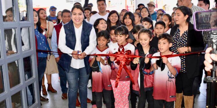 Tláhuac invierte en infraestructura deportiva y entrega a la comunidad alberca semiolímpica