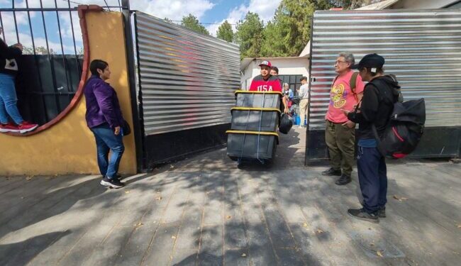 Entrega Alcaldía Coyoacán enseres a comerciantes
