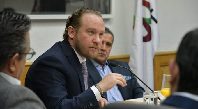 El precandidato del Frente Amplio por la Ciudad de México, Santiago Taboada, denunció presiones jurídicas gestadas desde la Fiscalía General de Justicia local en contra de los políticos que se han sumado a su proyecto. Foto: Cuenta de X Santiago Taboada