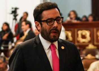 Tal es la desesperación de Morena en la CDMX, que ya ni siquiera se percatan que hacen el ridículo, como le ocurre a Víctor Hugo Romo, el derrotado ex alcalde de la Miguel Hidalgo que tuvo que conformarse con una candidatura a diputado local este año. FOTO: Archivo Congreso CDMX