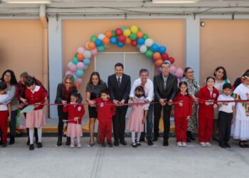 Casi siete años después del S19, el Jefe de Gobierno, Martí Batres Guadarrama, encabezó la inauguración del Auditorio de la Escuela Primaria “Juan Montalvo”, en la Alcaldía Benito Juárez, reconstruido por el Instituto Nacional de Infraestructura Física Educativa (INIFED), tras sufrir daños estructurales por el sismo de 2017. FOTO: Especial