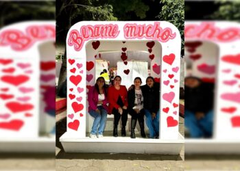 Este 14 de febrero en que se celebra el Día de San Valentín, una festividad plena de color flores, globos y regalos, inundará las calles de Tláhuac. La administración local en Tláhuac que encabeza Berenice Hernández Calderón, tiene preparados diversos eventos para que vivas este momento mágico en compañía de familiares y seres queridos.  FOTOS: Especial