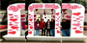 Este 14 de febrero en que se celebra el Día de San Valentín, una festividad plena de color flores, globos y regalos, inundará las calles de Tláhuac. La administración local en Tláhuac que encabeza Berenice Hernández Calderón, tiene preparados diversos eventos para que vivas este momento mágico en compañía de familiares y seres queridos.  FOTOS: Especial