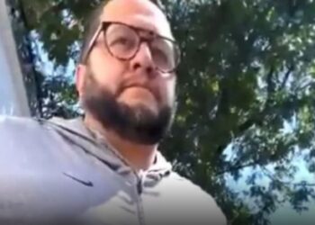 José Ramón López Beltrán, hijo del presidente Andrés Manuel López Obrador, denunció estar siendo acosado tras la filtración de su número telefónico, lo que calificó como una venganza por la exhibición del teléfono de la jefa de corresponsalías de The New York Times, Natalie Kitroeff, en la conferencia matutina del pasado jueves.