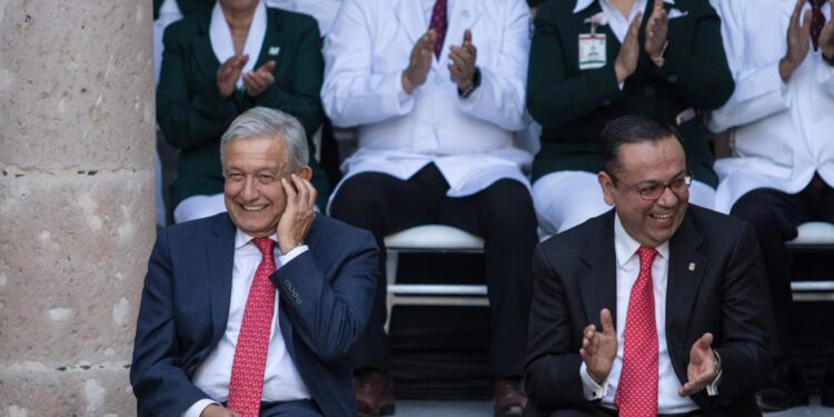 ¿Cuánto va a tardar ‘Germán de Troya’ (Germán Martínez) en hacer su primer berrinche? Hay incluso panistas que apuestan doble contra sencillo que si dura un mes en la campaña va a ser mucho. ¿También va a traicionar a Taboada? Lo veremos. FOTO: Archivo IMSS