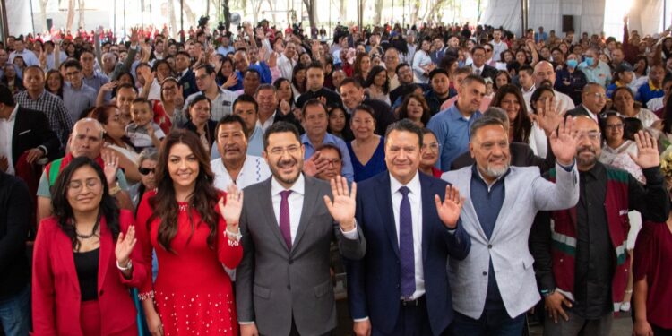 Como parte de la estrategia para impulsar la creación y preservación de empleos en las micro, pequeñas y medianas empresas de la capital del país, y en plenas campañas electorales, el jefe de Gobierno, Martí Batres, llevó a cabo la Primera Entrega de Créditos del Fondo de Desarrollo Social (Fondeso) 2024, equivalente a 66 millones 954 mil pesos, iniciativa generada desde la Secretaría de Desarrollo Económico (Sedeco). FOTO: GCDMX