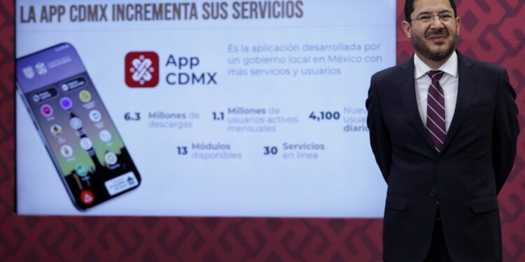 Luego de que, en repetidas ocasiones, la oposición en la CDMX haya criticado el desabasto de agua, el que dicen, es producto de una ineficiencia de la actual administración capitalina, el jefe de Gobierno, Martí Batres, aseguró que las aseveraciones se deben a que existen grupos que desean privatizar el Sistema de Aguas de la Ciudad de México (Sacmex). FOTO: GCDMX