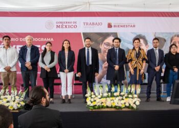 En la celebración del quinto aniversario del programa Jóvenes Construyendo el Futuro, el titular de la Secretaría del Trabajo y Previsión Social (STPS), Marath Bolaños López, informó que durante este periodo se han sumado 2 millones 950 mil jóvenes beneficiados, lo que supera la meta inicial de 2.3 millones. Con ello, se gana una generación que contribuirá a la construcción de un México más justo y equitativo, destacó. Foto: GCDMX