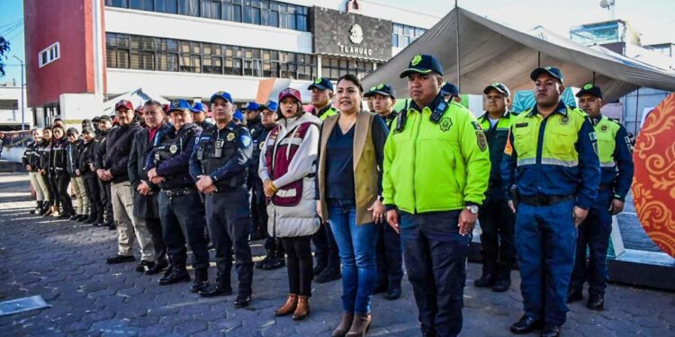 La implementación del “Operativo Retiro de Chatarra” es resultado del trabajo conjunto de los tres órdenes de gobierno que convergen en la Mesa para la Construcción de la Paz en Tláhuac. FOTOS: Especial