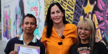 ÁO rinde homenaje con mural a mujeres víctimas de la violencia
