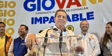 En el primer minuto del día, el alcalde Giovani Gutiérrez arrancó su campaña para reelegirse en Coyoacán, abanderado por la alianza Va X la Ciudad de México, y de acuerdo con estudios serios de opinión pública tiene una ventaja de hasta 18% por sobre su adversaria de Morena, PT y PVEM. FOTO: ESPECIAL