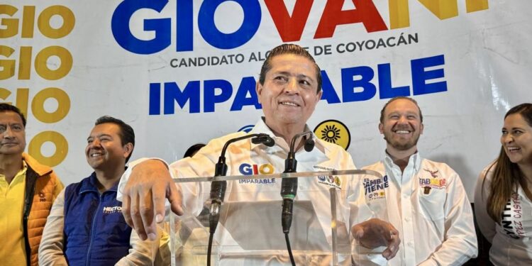 En el primer minuto del día, el alcalde Giovani Gutiérrez arrancó su campaña para reelegirse en Coyoacán, abanderado por la alianza Va X la Ciudad de México, y de acuerdo con estudios serios de opinión pública tiene una ventaja de hasta 18% por sobre su adversaria de Morena, PT y PVEM. FOTO: ESPECIAL