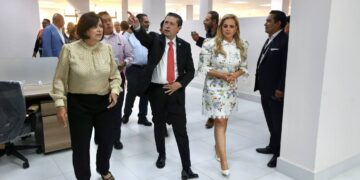 Al inaugurar el edificio de oficinas de gobierno de Caballo Calco no. 22, en el que se realizaron trabajos de rehabilitación para salvaguardar la integridad, seguridad y dignificar el espacio laboral de cerca de 600 trabajadoras y trabajadores, el alcalde Giovani Gutiérrez Aguilar destacó que Coyoacán es ejemplo de lo que debe de hacer un gobierno profesional, dedicado en todo momento al bien común. FOTOS: Especial