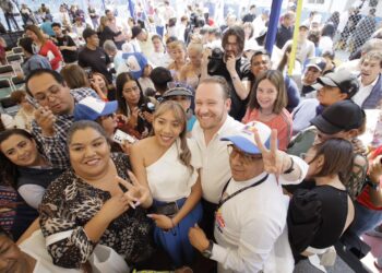 Ante la comunidad estudiantil de la Universidad Anáhuac, el candidato de la coalición Va por la Ciudad de México, Santiago Taboada, expuso su preocupación por construir una modelo de ciudad que ofrezca un futuro a los jóvenes capitalinos.