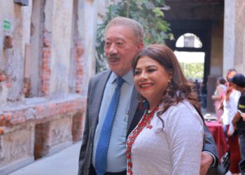 “Que no quede duda, la red de funcionarios y legisladores panistas que extorsionan a empresarios, a constructores y autorizan obras ilegales, será erradicada”, afirmó la candidata oficial, Clara Brugada. Foto: Campaña Clara Brugada