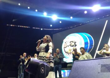 La desorganización en la campaña de Clara Brugada acaso sirvió este miércoles como buen pretexto para ocultar que no pudo llenar la Arena Ciudad de México, donde sostuvo un encuentro mujeres integrantes del Sindicato Único de Trabajadores del Gobierno de la Ciudad de México. FOTO: Campaña Brugada