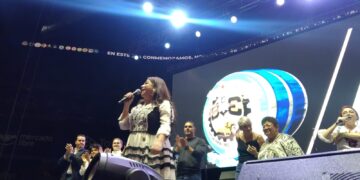 La desorganización en la campaña de Clara Brugada acaso sirvió este miércoles como buen pretexto para ocultar que no pudo llenar la Arena Ciudad de México, donde sostuvo un encuentro mujeres integrantes del Sindicato Único de Trabajadores del Gobierno de la Ciudad de México. FOTO: Campaña Brugada