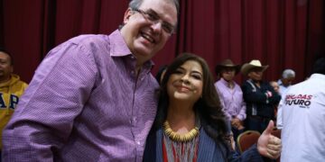 En un arranque de campaña difícil por la polémica que se armó el viernes sobre si hubo un rechazo o no de parte de Claudia Sheinbaum hacia Clara Brugada, ésta buscó el respaldo de Marcelo Ebrard, a quien conoce desde que empezaba a laborar con Manuel Camacho Solís.