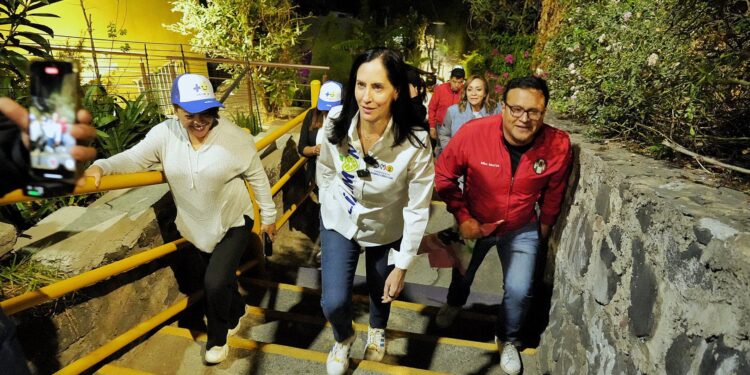 En el mismo sitio que hace 3 años comenzó el sueño que se ha hecho realidad, la alcaldesa de Álvaro Obregón, Lía Limón arrancó su campaña por la reelección como titular de esa demarcación, acompañada de decenas de ciudadanos que reconocen su labor en estos primeros dos años y medio de gestión. FOTOS: ESPECIAL