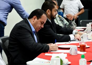 Bien valdría la pena que Cuauhtémoc Blanco se asesorara con Miguel Ángel Mancera y Manuel Velasco para que le enseñaran a hacer la 'manceriña' y la 'velasquiña' para darle la vuelta a la Ley y que sea electo diputado sin tener que separarse en definitiva del cargo de gobernador de Morelos. FOTO: Gobierno Morelos / Archivo