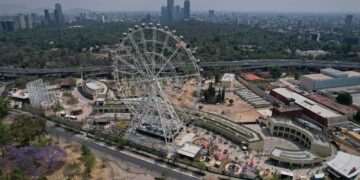 Aunque el jefe de Gobierno diga lo contrario, en los hechos el Parque Aztlán que inauguró la semana pasada es elitista y de alcance imposible para la mayoría de la población, pues una visita podría costar cuando menos 800 pesos por persona, cuando antes la Feria de Chapultepec costaba 400 pesos. FOTO: GCDMX