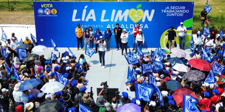A Lía Limón se le salieron las lágrimas cuando mencionó su nombre y le agradeció que estuviera presente en su primer mitin de campaña: Hortensia Luna, la hija de Leonel Luna, acaecido en un accidente de tránsito en marzo de 2021. FOTOS: Especial