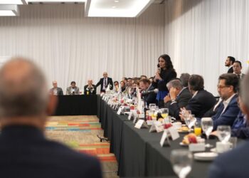 La candidata por la alcaldía de Cuauhtémoc por la coalición “Va X la Ciudad de México”, Ale Rojo de la Vega lamentó que el gobierno capitalino de Morena trate al sector inmobiliario de vivienda como si fueran delincuentes, pues les llaman “cartel inmobiliario”. FOTO: Especial