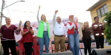El candidato de Morena-Partido Verde y PT por el Distrito 15 de la Ciudad de México, Pabo Trejo, inició su campaña de manera simbólica con un gran evento, en la tarde, en la colonia más pequeña pero no por ello menos importante de Iztacalco: Cuchilla Agrícola Oriental. FOTO: Especial