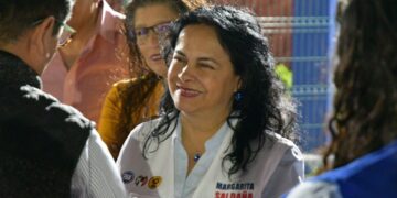 Igual que hace 3 años, Margarita Saldaña, candidata de Va X la Ciudad de México a la Alcaldía Azcapotzalco, mantiene una postura firme en contra del cartel inmobiliario que se le puede atribuir a la ex jefa de Gobierno, Claudia Sheinbaum, y a quien fuera su secretario de Desarrollo Urbano (Seduvi), Carlos Ulloa. FOTO: Especial