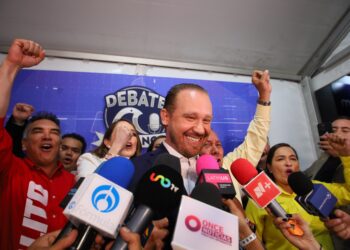 Aunque Clara Brugada y Morena presuman que llevan más de 15 puntos de ventaja por sobre Santiago Taboada, el acoso y ataques al Instituto Electoral de la Ciudad de México los evidencia nuevamente de que no es así y lo saben. FOTO: Especial