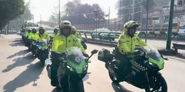 El estado del asfalto en las principales avenidas de la capital del país es deplorable, está lleno de baches que ponen en riesgo la vida de los conductores. Pero eso sí, desde el Gobierno de la Ciudad de México, vía la Secretaría de Seguridad Ciudadana y sus miles de agentes de tránsito en vía pública y a través de videocámaras exprimen a los automovilistas. FOTO: Especial