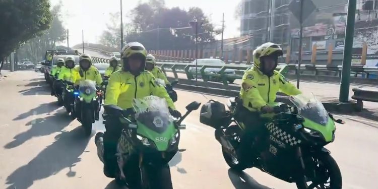 El estado del asfalto en las principales avenidas de la capital del país es deplorable, está lleno de baches que ponen en riesgo la vida de los conductores. Pero eso sí, desde el Gobierno de la Ciudad de México, vía la Secretaría de Seguridad Ciudadana y sus miles de agentes de tránsito en vía pública y a través de videocámaras exprimen a los automovilistas. FOTO: Especial