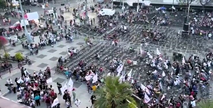 La fractura que prevalece en las bases de Morena en la Gustavo A. Madero ante la imposición del chuchista Janecarlo Lozano como candidato a alcalde ya afectó de manera directa la campaña de Clara Brugada, y está a un tris de que le pegue a su abanderada presidencial, Claudia Sheinbaum. FOTOS: Especial