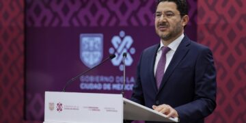 Resulta interesante que el mismo día que inició su campaña Berenice Hernández Calderón para reelegirse en Tláhuac, el jefe de Gobierno, Martí Batres anunció la detención de Carlos Alejandro “N”, alias “El Cindy”, a quien calificó como presunto generador de violencia y supuesto líder del cártel de Tláhuac. FOTO: GCDMX