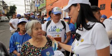 Lía Limón, candidata de la alianza PAN, PRI, PRD se comprometió a que durante sus próximos 3 años de gobierno los adultos mayores serán su prioridad, por lo que impulsará casas de día para que tengan más espacios donde puedan convivir, además continuará apoyando a las 9 casas del adulto mayor que existen en la alcaldía. FOTO: Especial