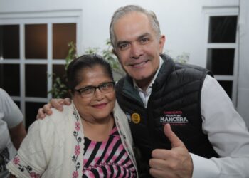 El candidato a la diputación federal por el Distrito VII de la alcaldía Gustavo A. Madero, Miguel Ángel Mancera, pidió a las y los habitantes, informarse sobre los cambios a la Administradora de Fondo para el Retiro (Afore) que el Movimiento de Regeneración Nacional (Morena) busca aprobar en la Cámara de Diputados. FOTO. Especial