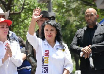 Tal pareciera que en Morena no entienden la ecuación: los empresarios generan riqueza, dinero, empleos, y de ahí se pagan los impuestos que luego sirven para el gasto público, incluidos todos los programas sociales usan para presionar a los ciudadanos y así voten por ello el 2 de junio. FOTO: Especial