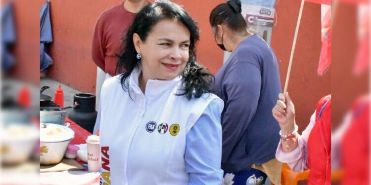 Es el primer cruce que se da en las tendencias electorales de entre las 16 candidaturas a alcaldes. A 15 días del arranque de su campaña, la candidata a la alcaldía de Azcapotzalco de la alianza “Va por México”, Margarita Saldaña Hernández, ya es la puntera en esa contienda, frente a la morenista Nancy Núñez, diputada local. FOTO: Especial