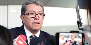 El senador Ricardo Monreal Ávila coincidió con el presidente de la República en que la transición en 2024 será tersa y tranquila ya que la violencia política no nublará el escenario electoral. “Todos tenemos que hacer votos porque no se rebase a la voluntad popular”, dijo. FOTO: Archivo