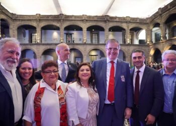 Clara Brugada, candidata de la coalición "Sigamos Haciendo Historia", presentó su estrategia para la seguridad y construcción de paz “Visión 360" a través de la cual, de ganar las elecciones del 2 de junio como jefa de gobierno de la Ciudad de México, combatirá la inseguridad de la capital mexicana. FOTO: Especial