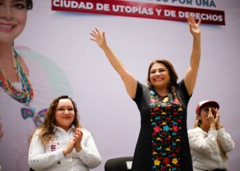 Andrés Manuel López Obrador, presidente de México, celebró que a Clara Brugada le fue requetebién en el pasado proceso electoral y sea la próxima jefa de Gobierno de la Ciudad de México, porque es una mujer honesta y con convicciones. FOTO: Especial