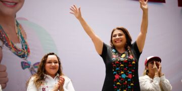 Andrés Manuel López Obrador, presidente de México, celebró que a Clara Brugada le fue requetebién en el pasado proceso electoral y sea la próxima jefa de Gobierno de la Ciudad de México, porque es una mujer honesta y con convicciones. FOTO: Especial