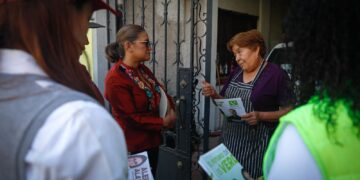 La candidata de la coalición “Seguiremos haciendo historia”, para la alcaldía de Iztapalapa, Aleida Alavez Ruiz, dijo que de llegar a gobernar la demarcación, fortalecerá los programas de alimentación como las lecherías, para retomar la visión de abasto popular. FOTO: Especial