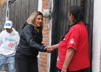 La candidata a alcaldesa de Tlalpan de la coalición Va X la CDMX, Alfa González pidió a los trabajadores de esta demarcación territorial no dejarse intimidar ni presionar por partidarios de Morena, quienes les han dicho sus derechos laborales podrían verse afectados si ella se reelige. FOTO: Especial